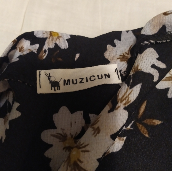 Black floral cardigan - Picture 2 of 2